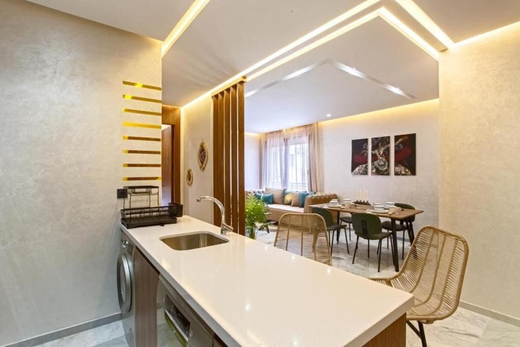Luxury Apartment In Center Of Marrakech City Маракеш Екстериор снимка
